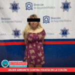 Puñetazo a la ley: mujer ataca a oficial en el rostro
