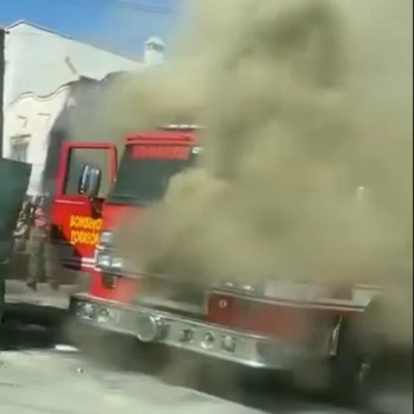 Insólito en Torreón: un camión de bomberos se…