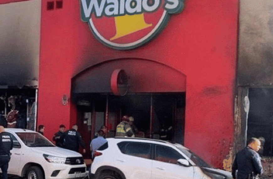 Van 23 personas fallecidas tras incendio en tienda Waldo’s de Hermosillo; hay mujeres embarazadas y menores entre las víctimas