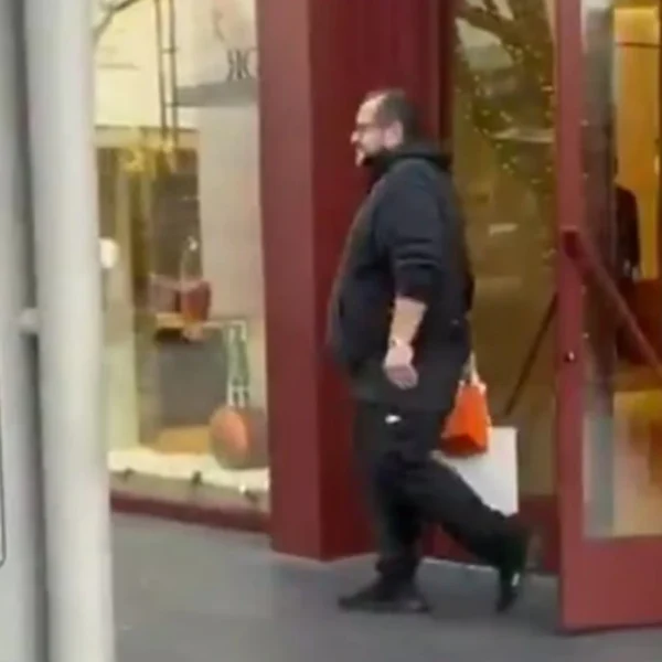 Captan al hijo de AMLO saliendo de Loro&hellip;