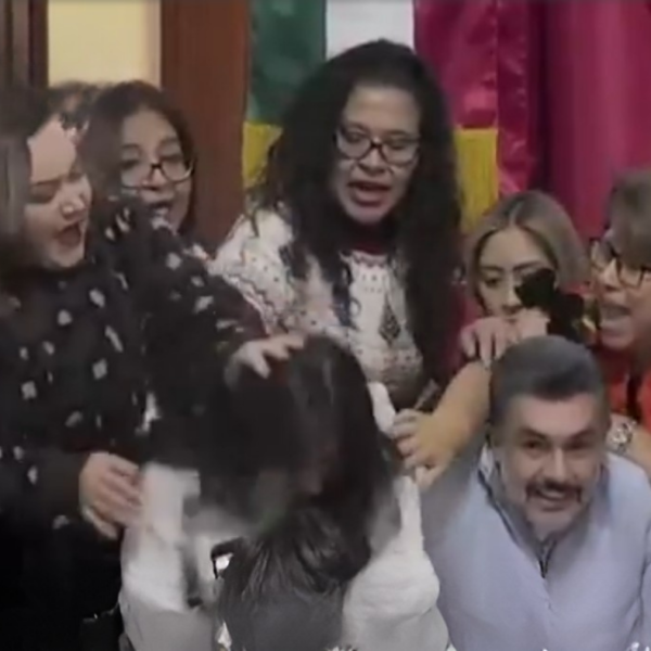 Diputadas protagonizan jaloneos en el pleno del Congreso…