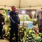 Policía de Torreón realiza guardia de honor en memoria de Carlos Eduardo