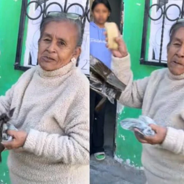 Abuelita lanza tamal a conductor por estacionarse frente…