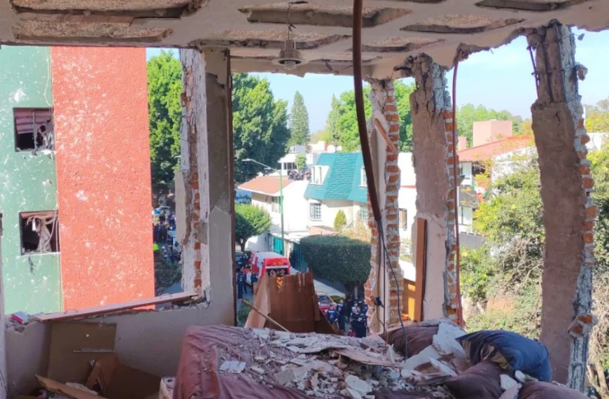 Fuga de gas provoca explosión en edificio de Coyoacán; reportan varios heridos