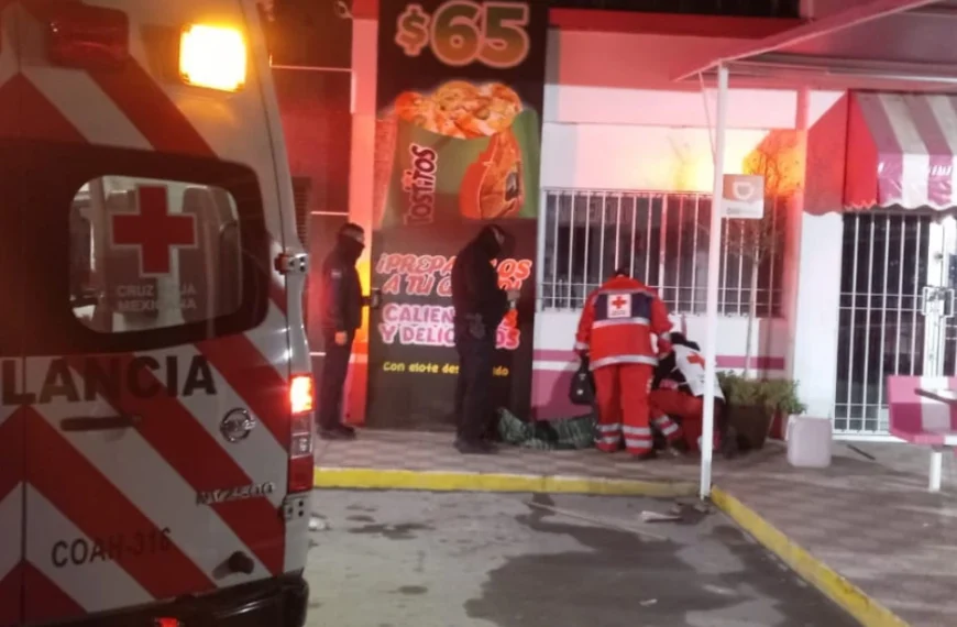 Muere adulto mayor en estacionamiento de tienda en Torreón