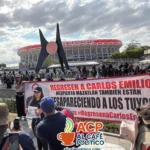 Una madre contra el olvido: protesta en el Azteca por Carlos Emilio