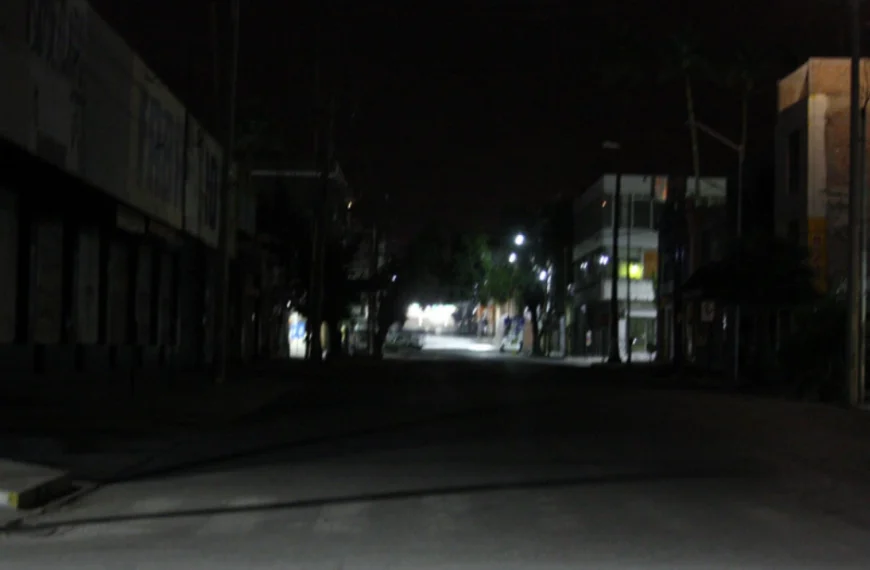 Centro de Torreón pasa la noche sin luz;&hellip;