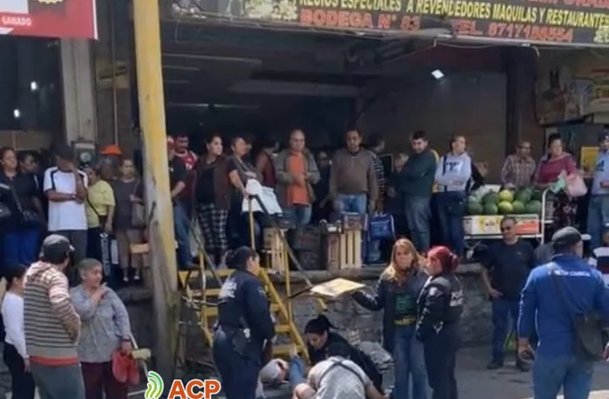 Murió en segundos: adulto mayor colapsa en Mercado de Abastos de Torreón