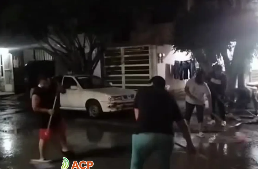Cansados de reportar: habitantes desaguan su calle ante…