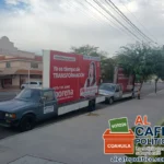 Captan vehículos con propaganda de Morena en la Alameda de Torreón