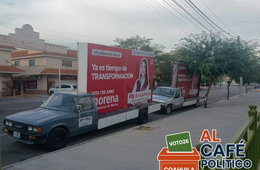 Captan vehículos con propaganda de Morena en la Alameda de Torreón