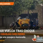Aparatoso choque deja taxi volcado en Granjas San Isidro